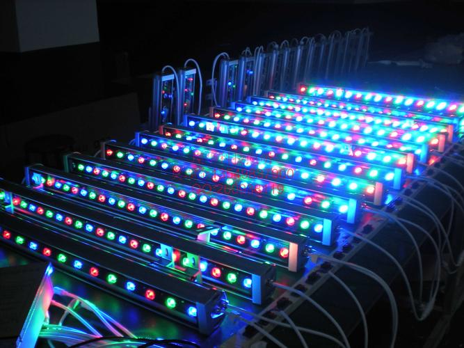 LED 24W彩色RGB洗墙灯 DMX512控制 线条灯产品供应